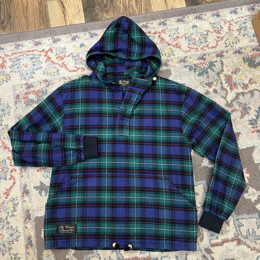 The Vermont Flannel Company flannel pullover! Hoodie! Size Unisex Small. Cozy!